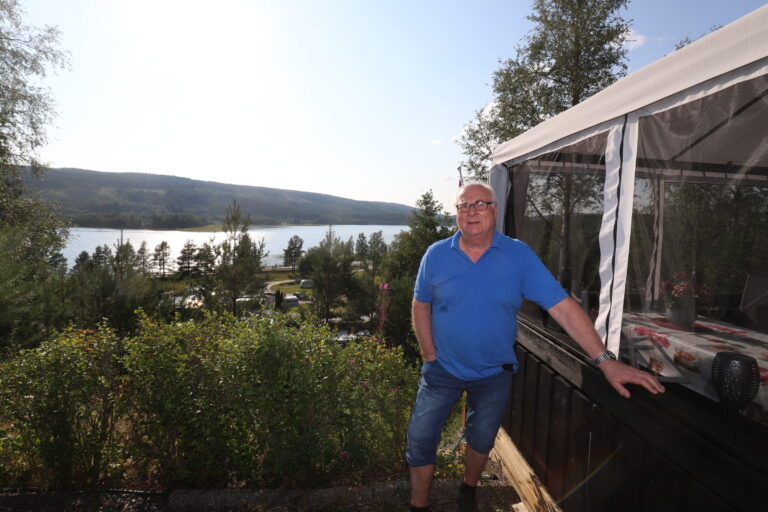 Gudmund Gulbrandsen ved Signernessjøen Familiecamping er glad for at årets campingsesong ble langt bedre enn fjoråret.