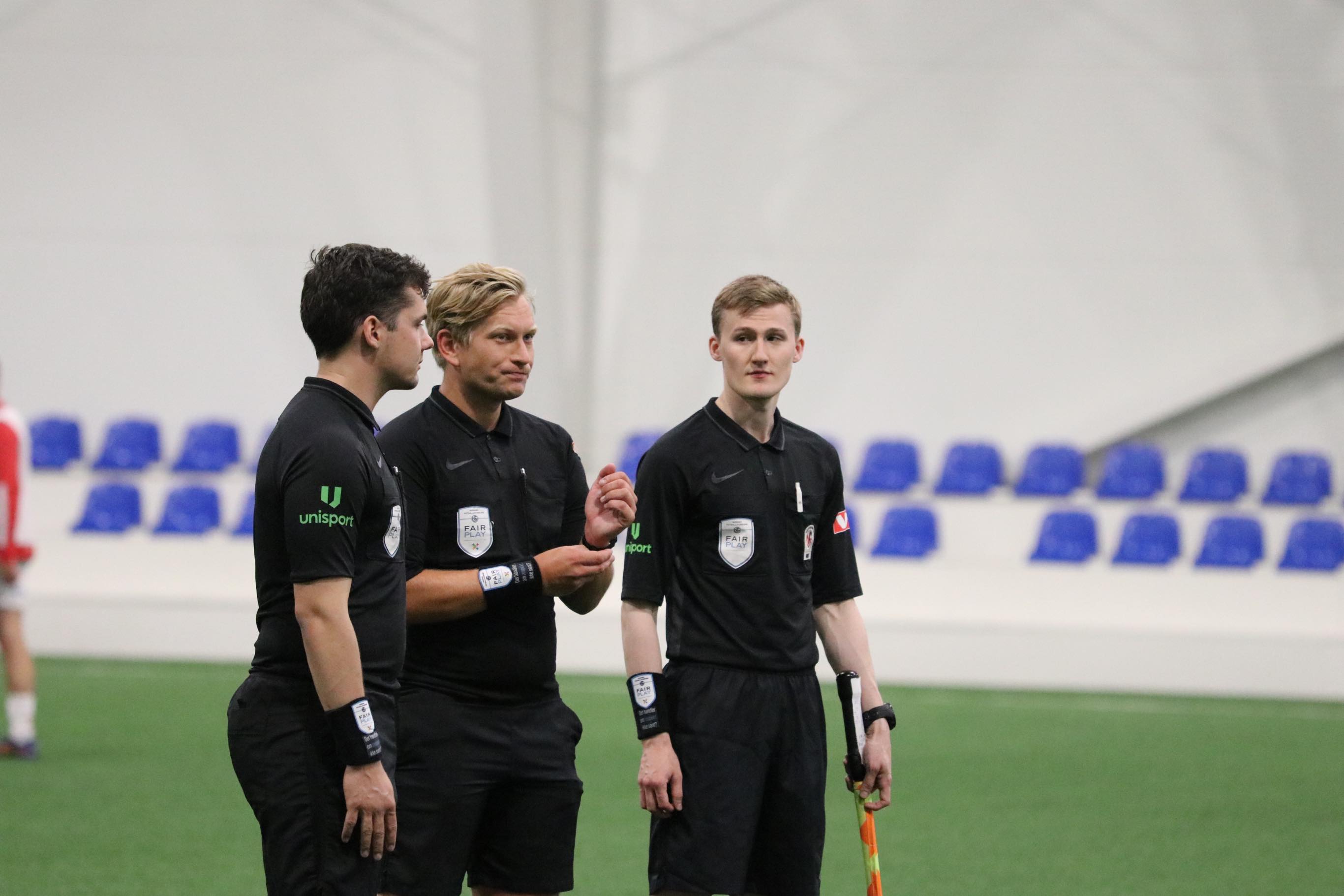 Dommer Sebastian Mikalsen hadde en svak dag på jobben.