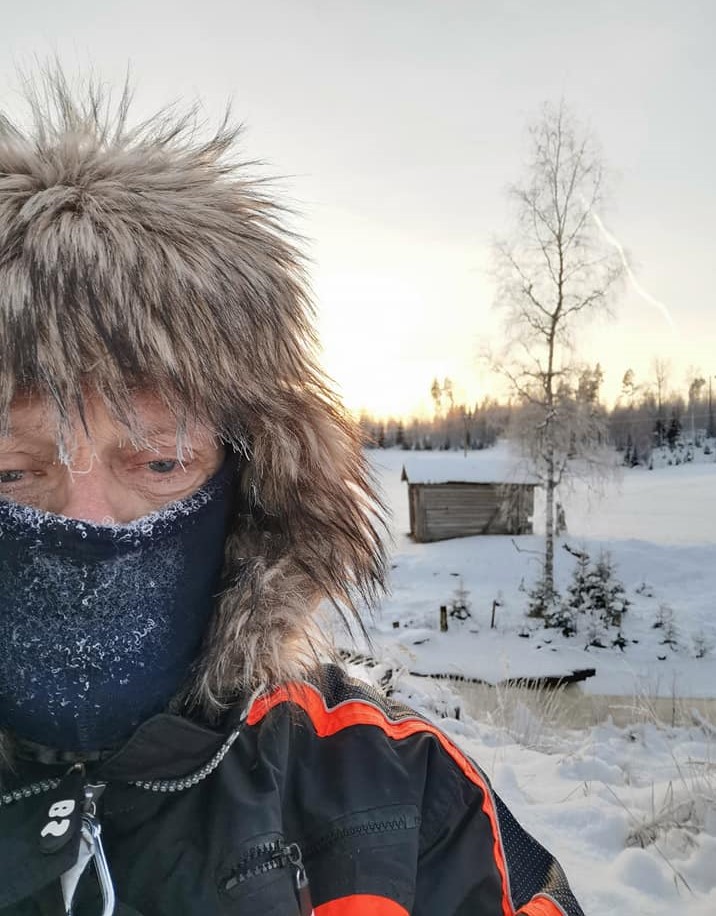 Selv om det er aldri så kaldt sørger Tor for at skiløypene ved Tussevangen og Kopparsmyrene er åpne for skigåere.
