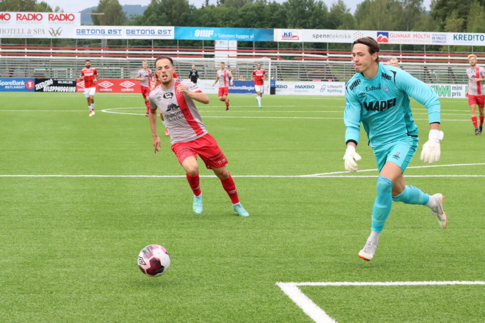 Andreas Vedeler er mannen som vokter buret om dagen.