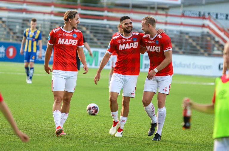 Mathias Gjerstrøm (f.v.) Mac Laham og Per Magnus Steiring holder liv i cupfinaledrømmen. Finalen spilles ikke før neste vår.