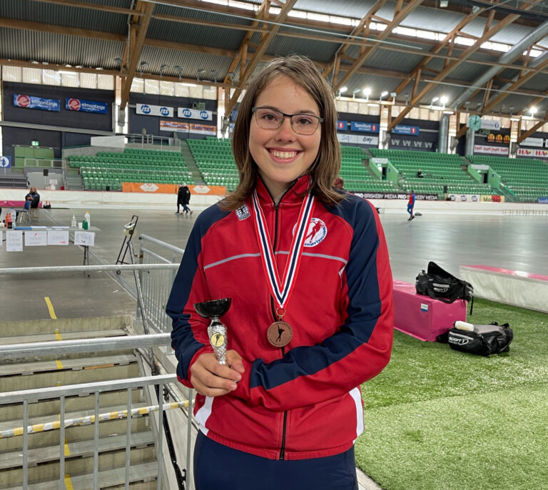 Josefine Henriksen fikk med seg en bronsemedalje og flere personlige rekorder fra Landsmesterskapet på skøyter.