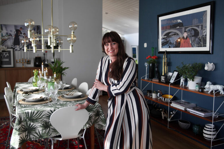 – Dette er et autentisk partyhus i Madmen-stil som går hånd i hånd med drinker og cocktails, ler Teresa Bergerud.