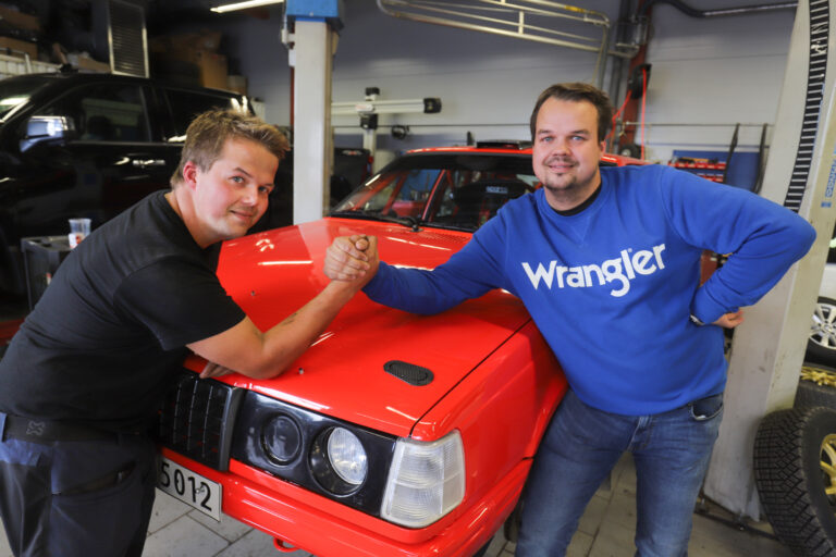 Martin Nygård (t.h.) har tenkt til å vise Mats at storebror er eldst. I helgens rallysprint på Langeland deler de bil og byr på en spennende brødreduell.