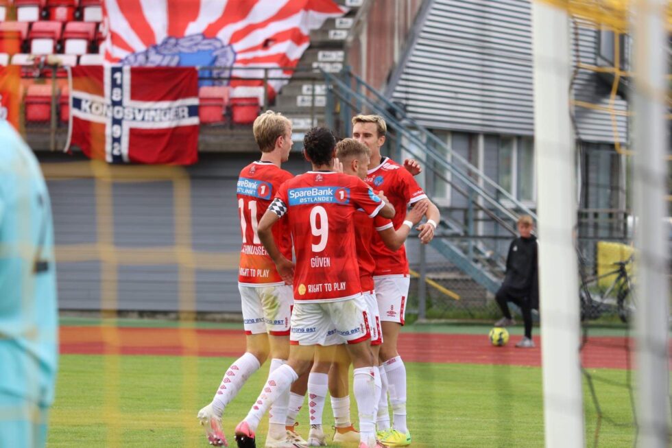 Her har akkurat Martin Hoel Andersen satt inn sitt andre mål for dagen. Selv om KIL vant 4-0, er spissen sånn passe fornøyd med prestasjonen.