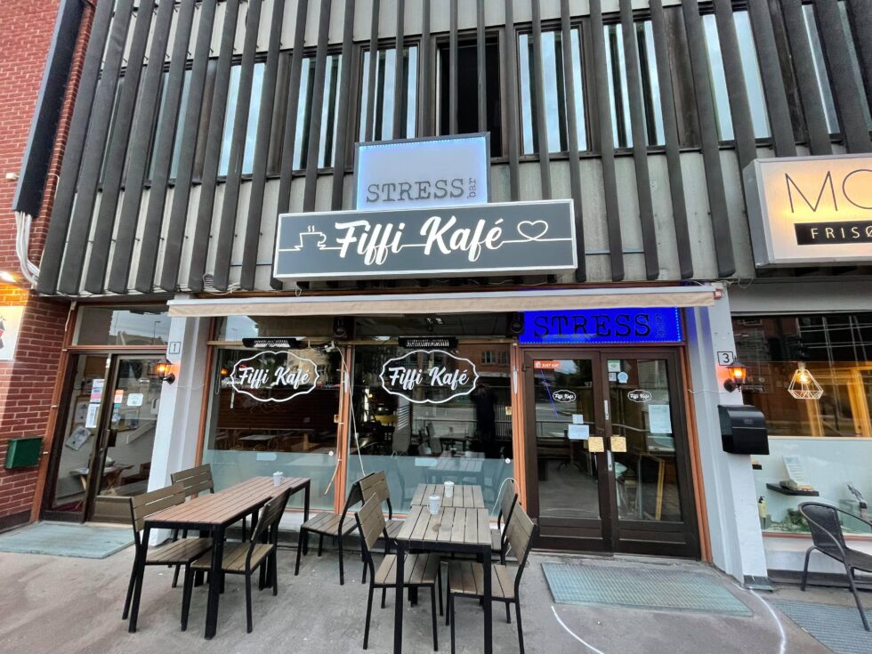 Fiffi og Taverna får hver sine advarsler.