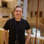 Sindre Granly Meldalen er både journalist og jurist med oppvekst fra Hofoss ved Hokåsen, og har som oppgave å passe på at Offentlighetsloven etterleves på vegne av norsk presse.