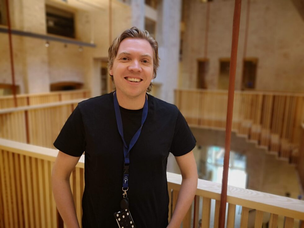 Sindre Granly Meldalen er både journalist og jurist med oppvekst fra Hofoss ved Hokåsen, og har som oppgave å passe på at Offentlighetsloven etterleves på vegne av norsk presse.