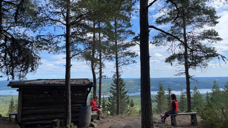 Denne utsikten venter løperne når de kommer i mål etter å ha løpt de 1800 meterne opp til Dronningens utsikt