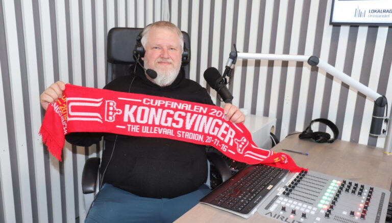 Pål Erik Berntsen var på langt nær så avslappet som på bildet her da KIL fikk straffe på overtid mot Vålerenga 2 mandag. Hør lydklippet i saken.