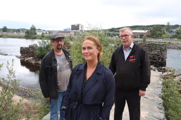 Lars Ovlien (t.v.) og Øivind Roos har Benedikte Jansen som gjest i denne episoden av Kulturstreif.