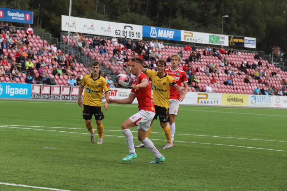 Ludvig Langrekken var nesten ustoppelig mot Moss. KIL-spissen scoret to mål og fikset en straffe før han ble skadet og måtte gå av.