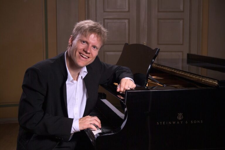 Pianist og æresborger Håvard Gimse skulle få en ekspert til å frisere sitt omstridte lønnetre i hagen. Konklusjonen eksperten endte opp med var overraskende for mange.