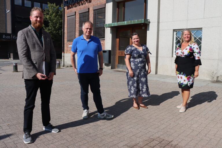 Styret i det interkommunale plansamarbeidet for E16 Kongsvinger-E6, med ordfører i Ullensaker, Eyvind Jørgensen Schumacher (t.v.), ordfører i Sør-Odal, Knut Hvithammar, ordfører i Kongsvinger, Margrethe Haarr og ordfører i, Nes Grete Sjøli.
