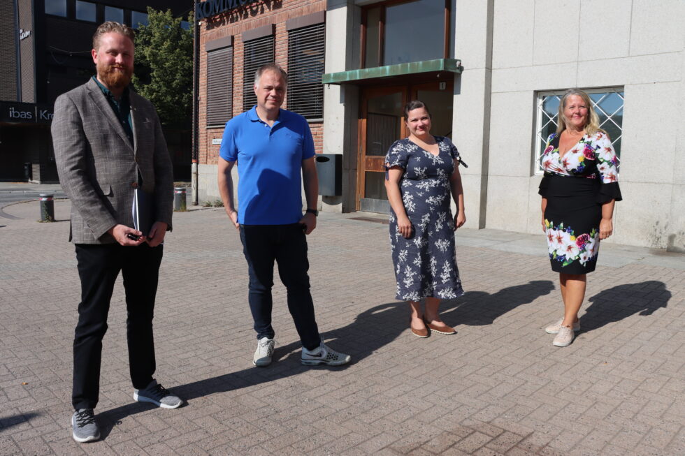 Styret i det interkommunale plansamarbeidet for E16 Kongsvinger-E6, med ordfører i Ullensaker, Eyvind Jørgensen Schumacher (t.v.), ordfører i Sør-Odal, Knut Hvithammar, ordfører i Kongsvinger, Margrethe Haarr og ordfører i, Nes Grete Sjøli.
