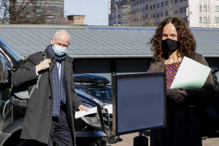 Geir Bukholm og direktør i Folkehelseinstituttet Camilla Stoltenberg under pressekonferanse om koronasituasjonen der tema er vaksine.