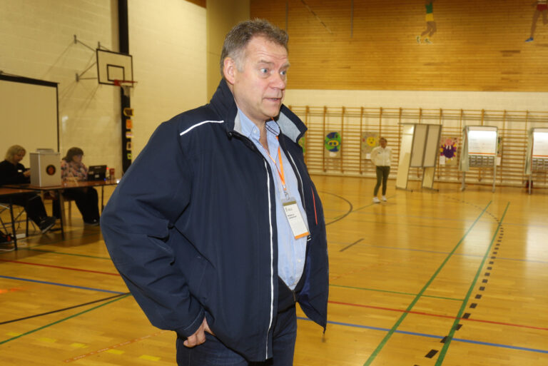 Svein Olav Lund, som mandag var opptatt med å organisere valget i Holthallen, er blant dem som ønsker å bli ny kultursjef i Kongsvinger.