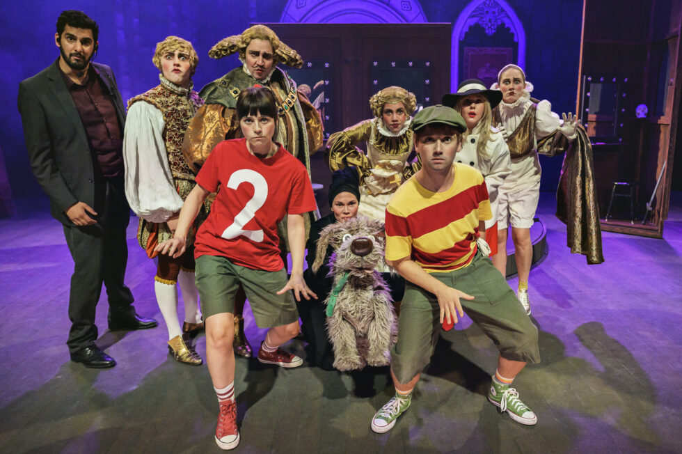 Mange barn vil være velkjente med Dektektiv nr. 2 -bøkene som nå vises i Operasjon teater i Rådhusteateret søndag.