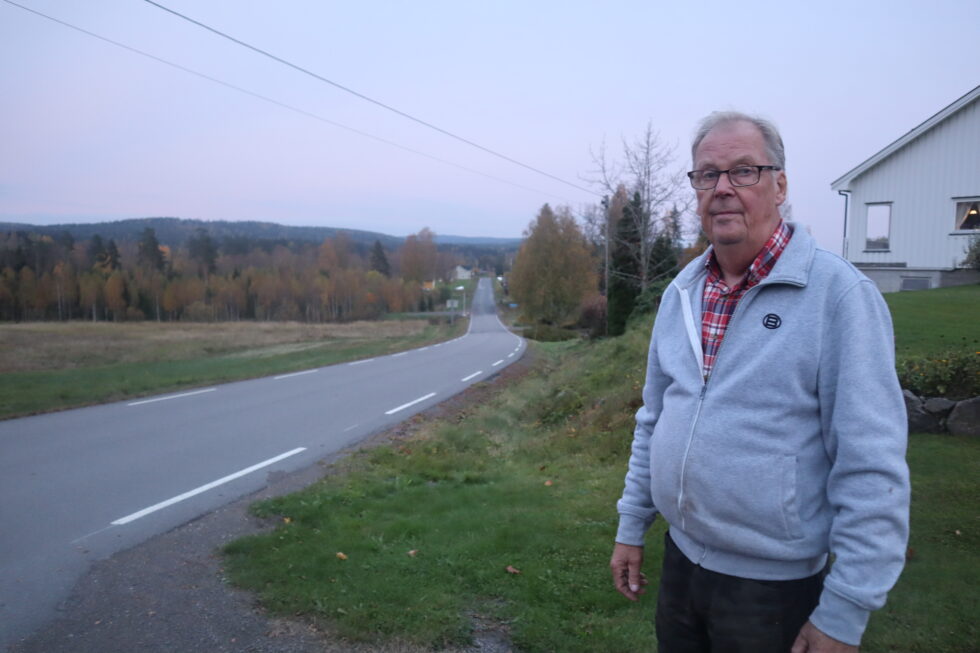 Bare et steinkast fra grensen ved Kjerret bor Per Skoglund. Nå kan han igjen ta sin daglige trimtur innom Sverige