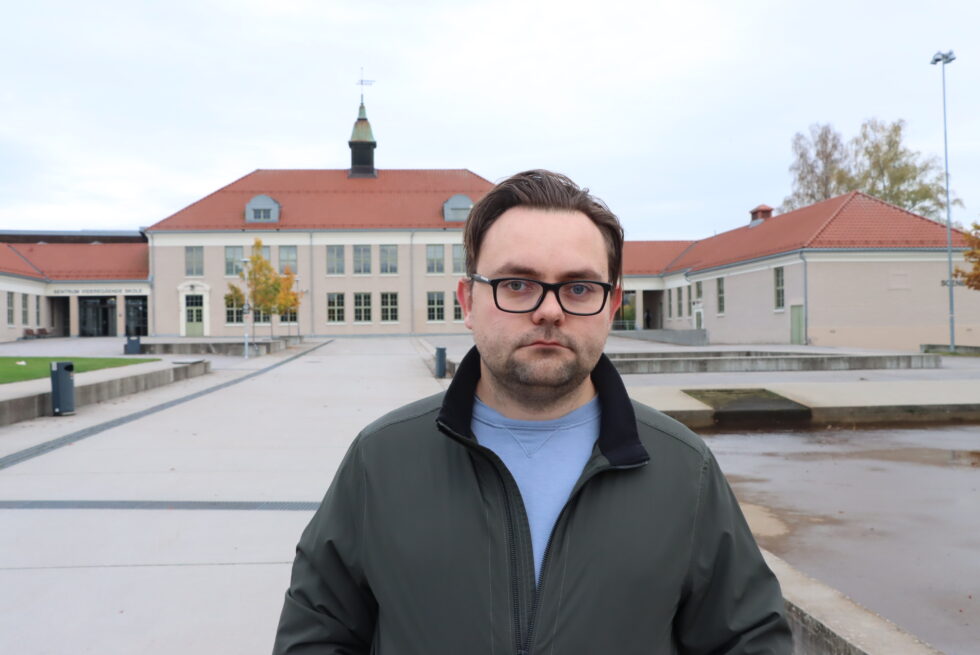 Daniel Instebø (V) stiller seg veldig kritisk til urintesting av elever.
