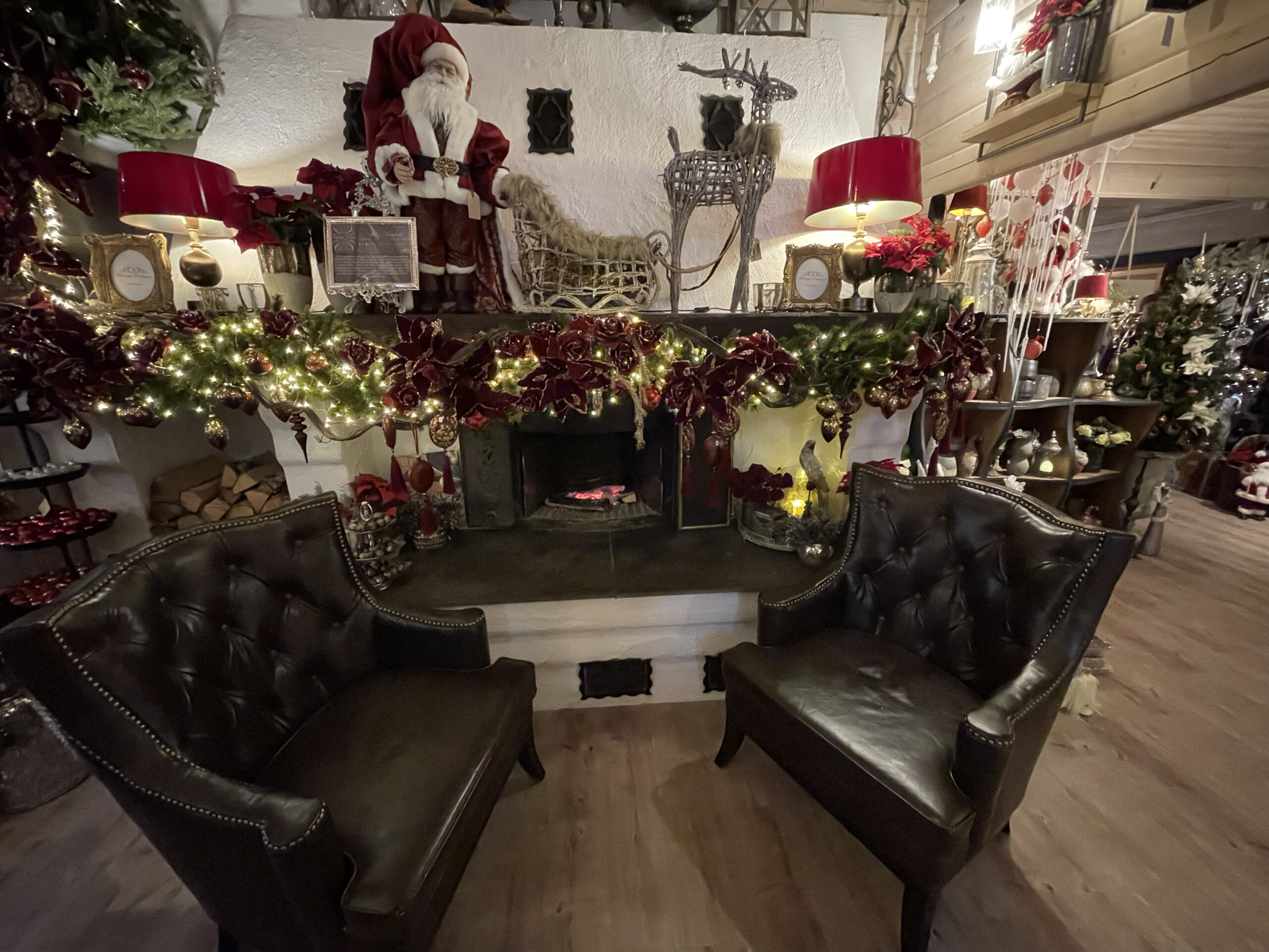 Med fyr i peisen og god lukt fra duftlys, var det julestemning på Snoka.