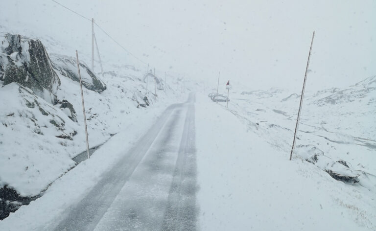Skal du til fjells i høstferien, så anbefaler forsikringsselskapet at du skifter til vinterdekk. Det kan være fare for snø i høyden.