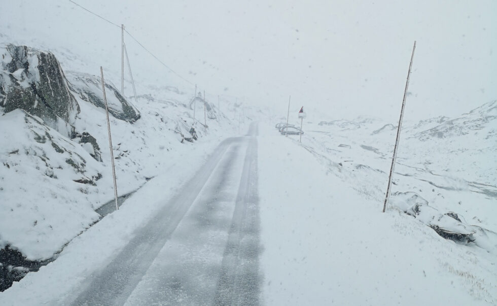 Skal du til fjells i høstferien, så anbefaler forsikringsselskapet at du skifter til vinterdekk. Det kan være fare for snø i høyden.