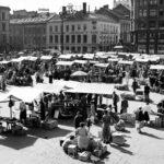 Det gamle Nytorvet ble gitt navnet Yongstorget i 1951, til minne om Jørgen Young. Bilde utgitt av Henriksen & Steen.