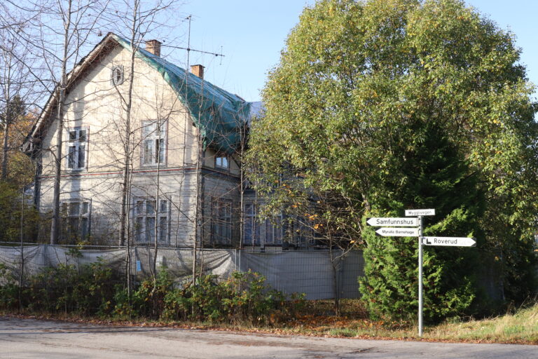 Dette restuareringsprosjektet stoppet opp for mange år siden.