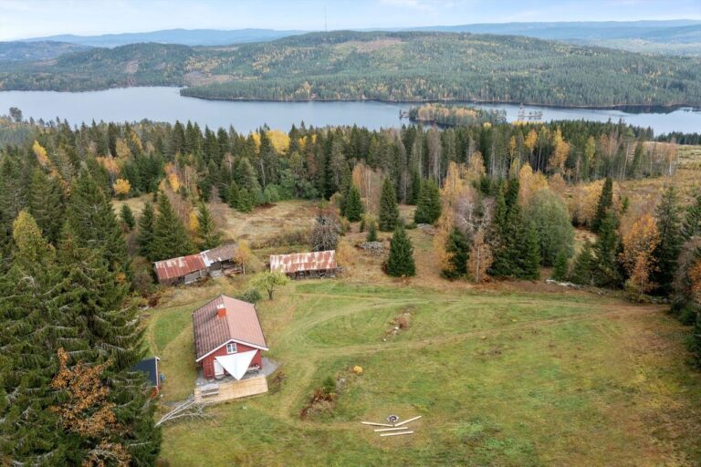 Husmannsplassen Stømnervangen ligger fint til i Rålia ovenfor Bæreia.