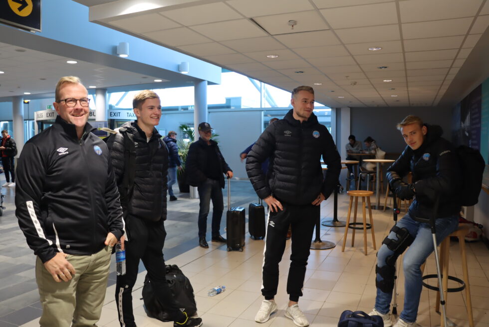 Vegard Herlyng (t.v.), Markus Nygård, Per-Magnus Steiring og Matias Aadnøy håper det blir opprykksfest i kveld, men først må Fløya beseires.