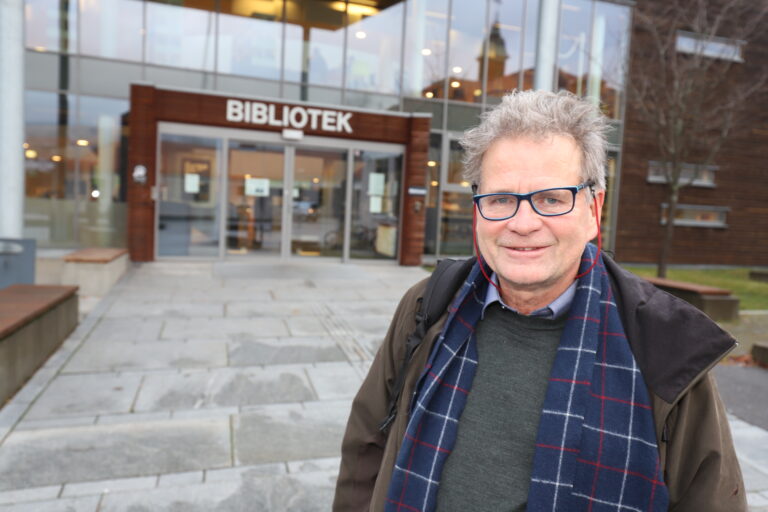 Nils Krister Larsen har invitert en av Norges fremste Bob Dylan-eksperter til å holde foredrag på biblioteket om artisten og nobelprisvinneren.