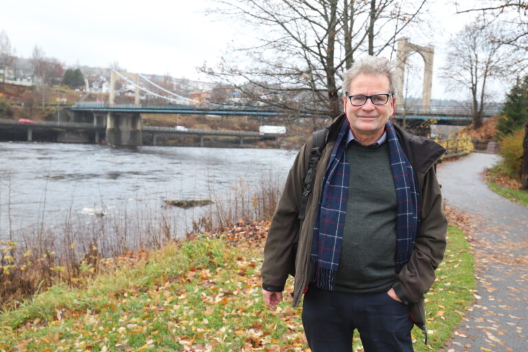 Nils Krister Larsen flyttet nylig til Kongsvinger etter å ha bodd flere steder i Europa. Han er full av begeistring, og Glomma setter en spiss på det hele.