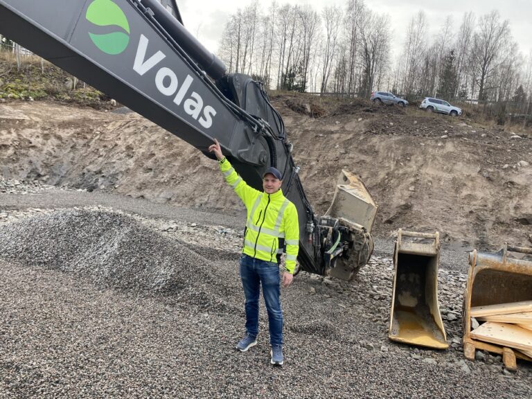 Morten Øiseth er daglig leder av vektsbedriften Volas på Siva, der mange oppdrag på opparbeidelse av tomtegrunn som her i Lia er en vesentlig del av virksomheten.