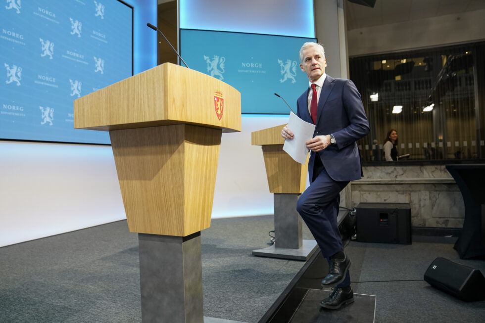 Statsminister Jonas Gahr Støre under pressekonferanse om koronasituasjonen i Norge fredag.