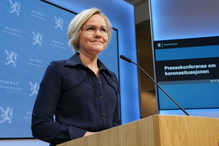 Helse- og omsorgsminister Ingvild Kjerko under en pressekonferanse om koronasituasjonen.