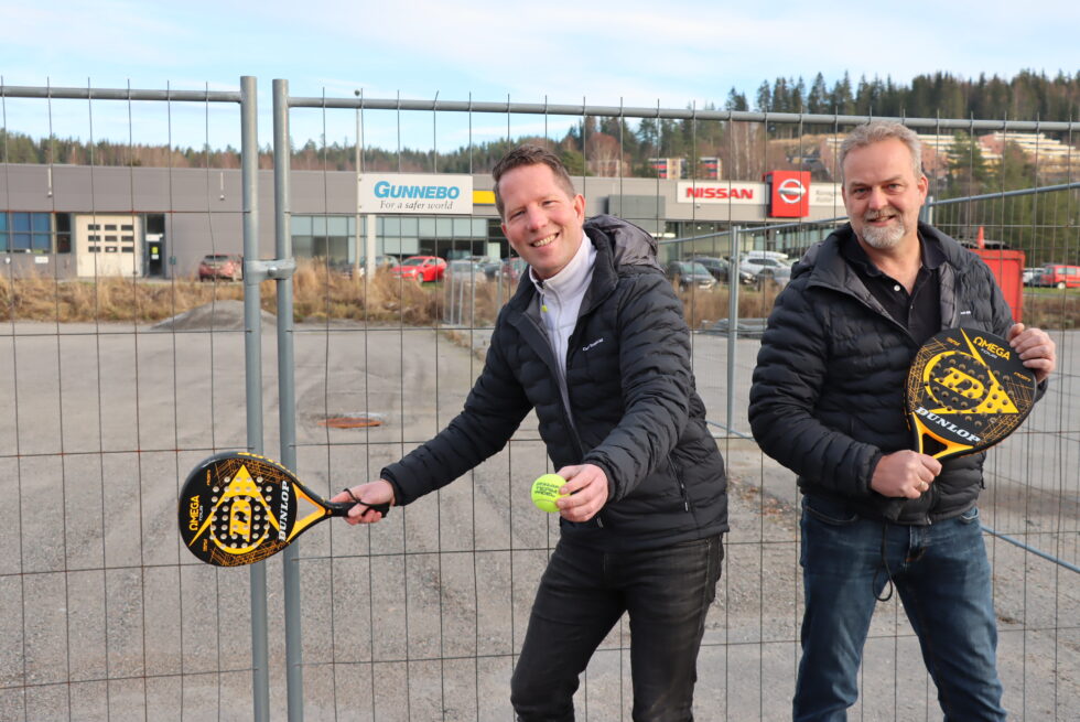 Patrik Svensson (t.v.) og Per Ivar Olsen gleder seg til å åpne padeltennishall på Rasta.