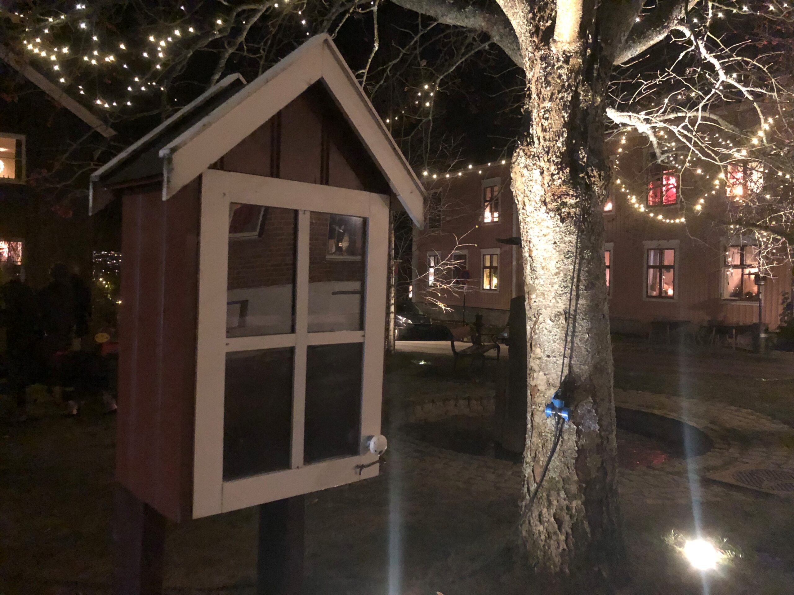 Denne kassa er nå tom for bøker, og trengs i hvert fall ikke til det formålet lenger.