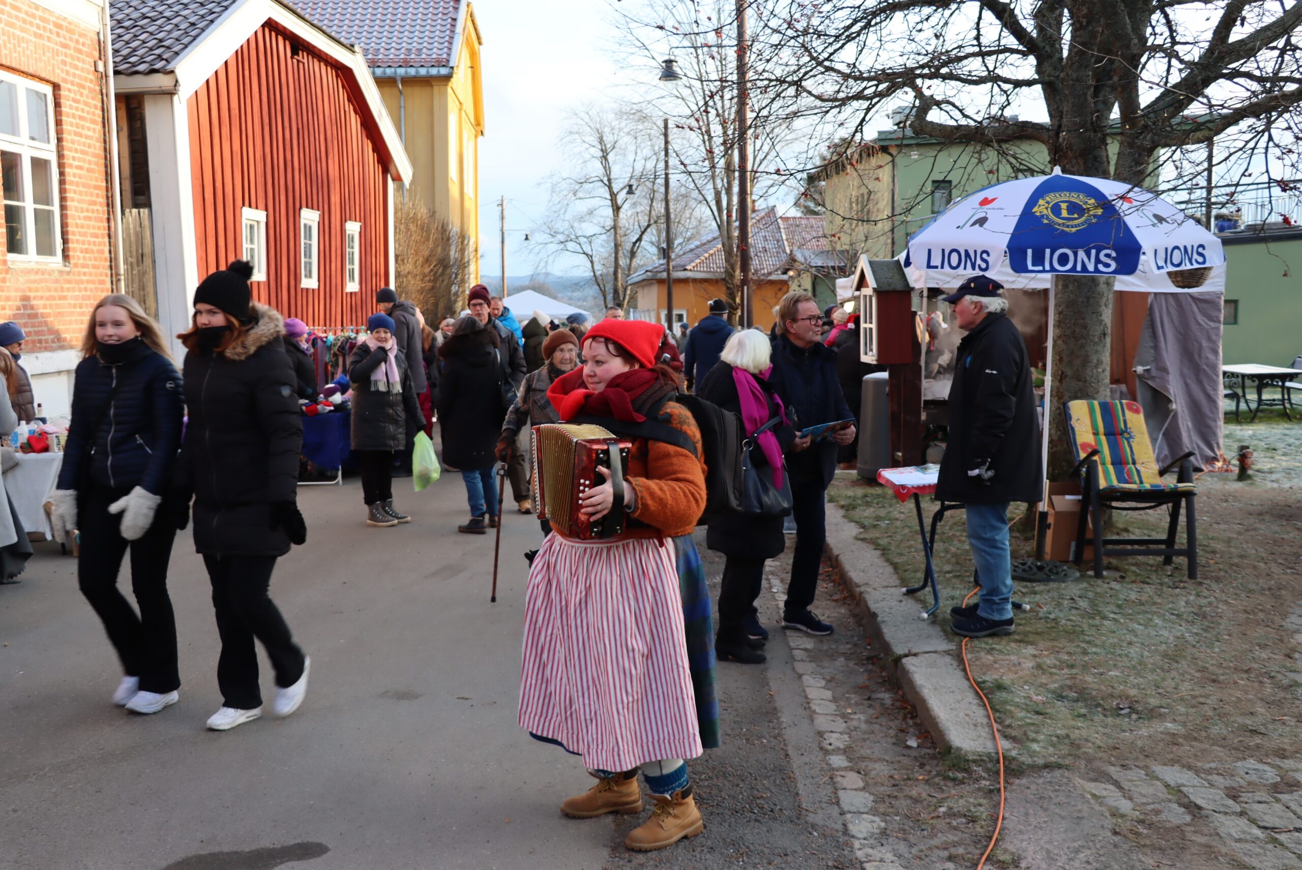 Godt besøkt markedsdag i Øvrebyen.