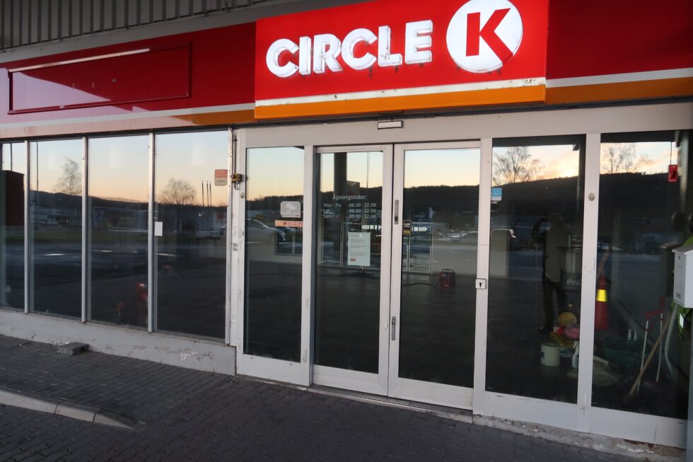 Inntil 2018 var det full stasjonsdrift på Circle K på Langeland, men etter konkurs i driftsselskapet har det kun vært fylling på automater som har vært tilgjengelig. Nå klargjøres lokalene for utleie.