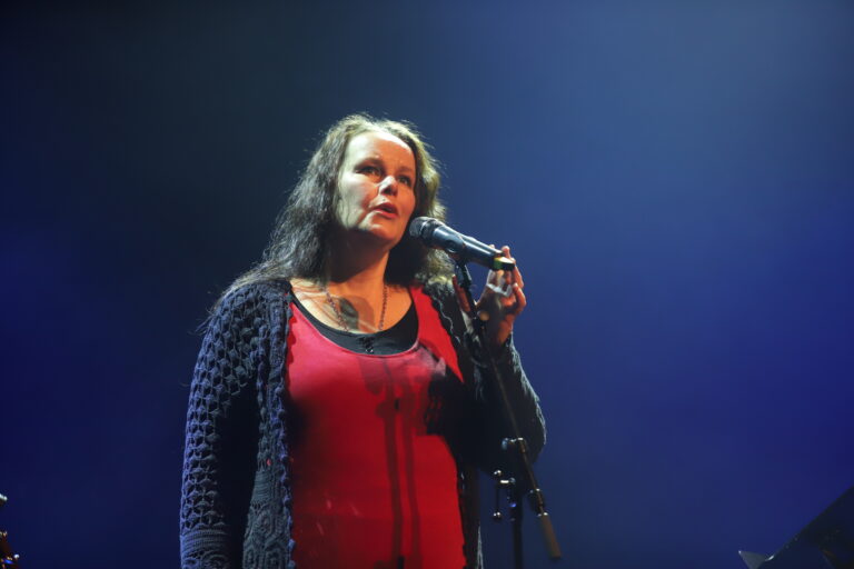 – Jeg er takknemlig for at jeg får lov til å bidra på Frelsesarmeens julekonsert, sa Birgit Brinck. — Foto: Pål Sønsteli
