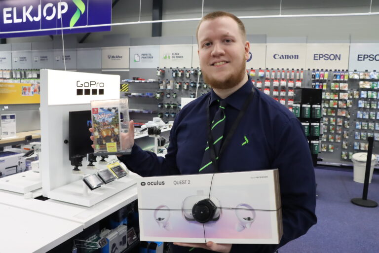 Store ting som VR-briller eller mindre ting som Flåklypa-spillet er populært i år, kan Hans Martin Storfallet på Elkjøp forsikre om.