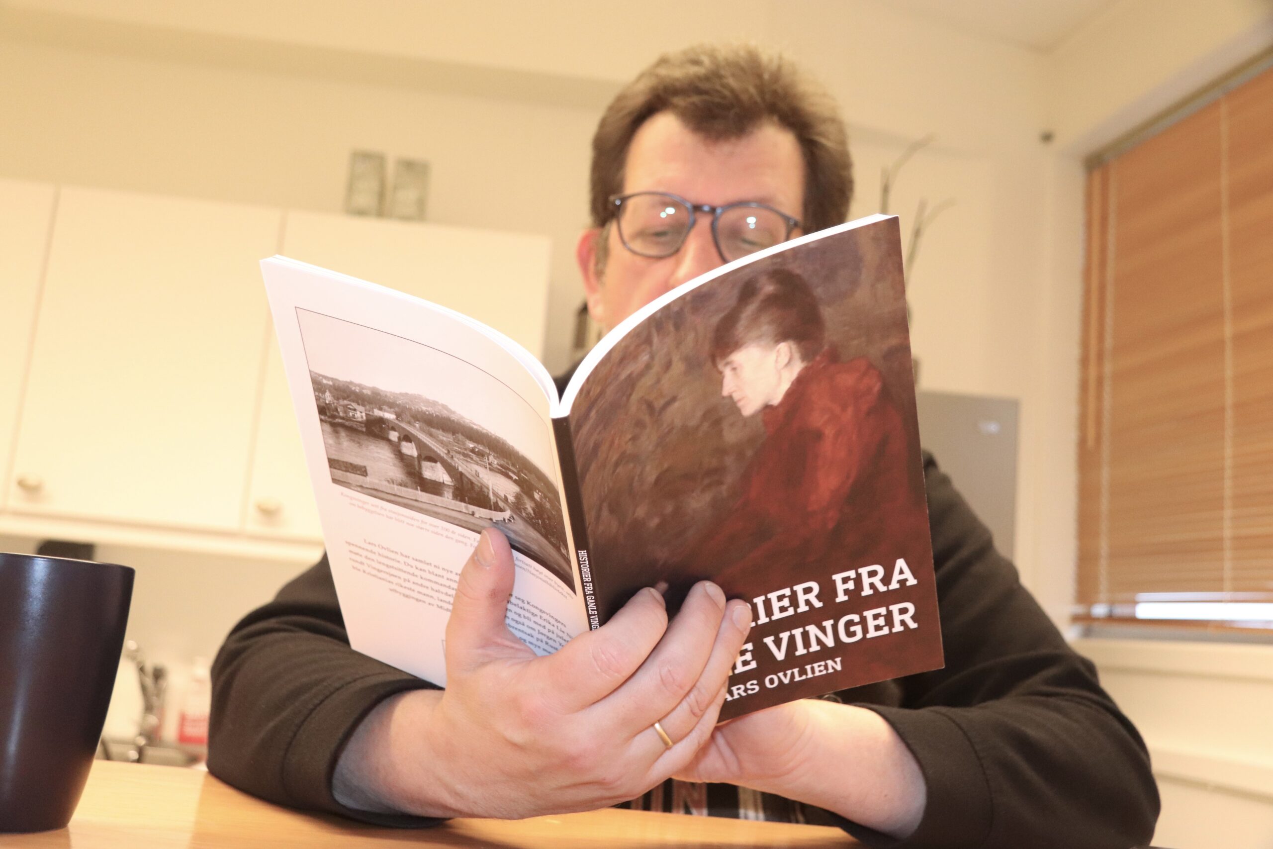 Lars Ovlien leser fra sin trettende bok. Noen av de historiske artiklene i samlingen er tidligere publisert i Mitt Kongsvinger.