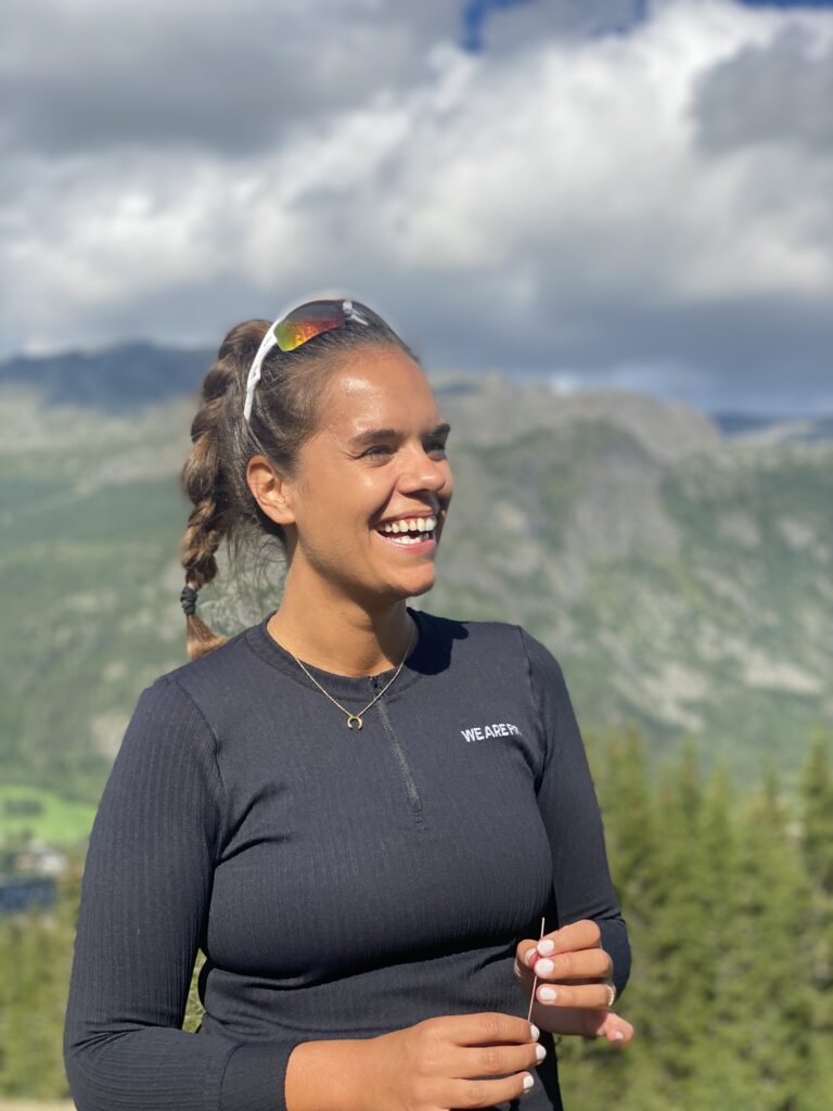 Marthe Dypvik fra Kongsvinger er i starten av TV-karrieren og jobber for tiden med å rekruttere enslige bønder til reality-serien «Jakten på Kjærligheten».