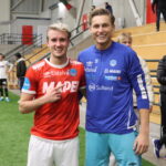 Oliver Banken Sandberg og keeper Andreas Smedplass er begge Flisa-gutter. Smedplass gleder seg over at flere slipper til