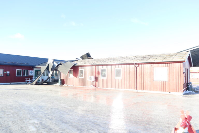 Med dagslyset kom også skadene frem. Her fra vindens herjinger med klubbhuset på Gjemselund