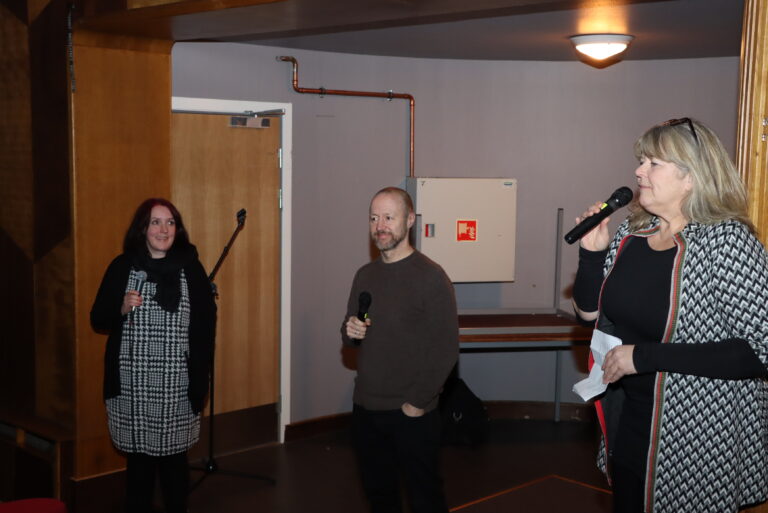 Cia Martinsen (t.v.), Håvard Bustnes og Mona Pedersen gikk nærmere inn på MeToo og Giske-filmen etter visning.