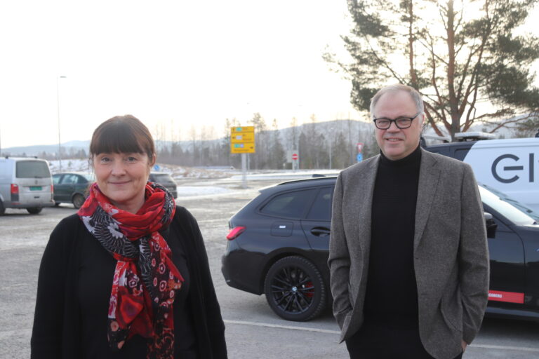 I prosessen for bygging av ny E16, er turen kommet til folkemøter. Ordfører Eli Wathne inviterer lag, foreninger og andre til ungdomsskolens kultursal 21. februar, der også styreleder for firekommune-samarbeidet om E16, Sør-Odals ordfører Knut Hvithammer, får en sentral rolle.