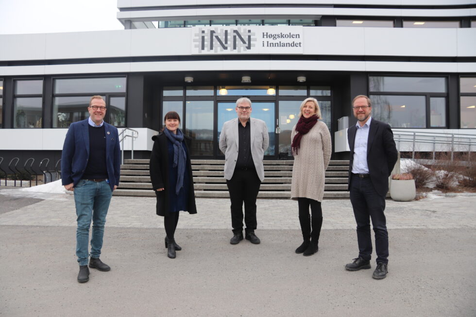 Jørgen Flint begynte som administrativ leder for forskningssenteret på Kongsvinger tirsdag, til glede for faglig leder Bård Trondvoll og mange andre.