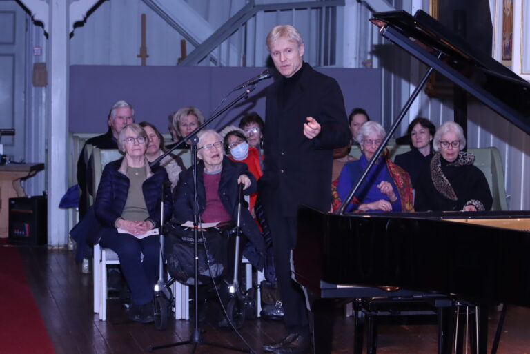 Håvard Gimse og Chopin gått godt sammen i Vinger kirke.